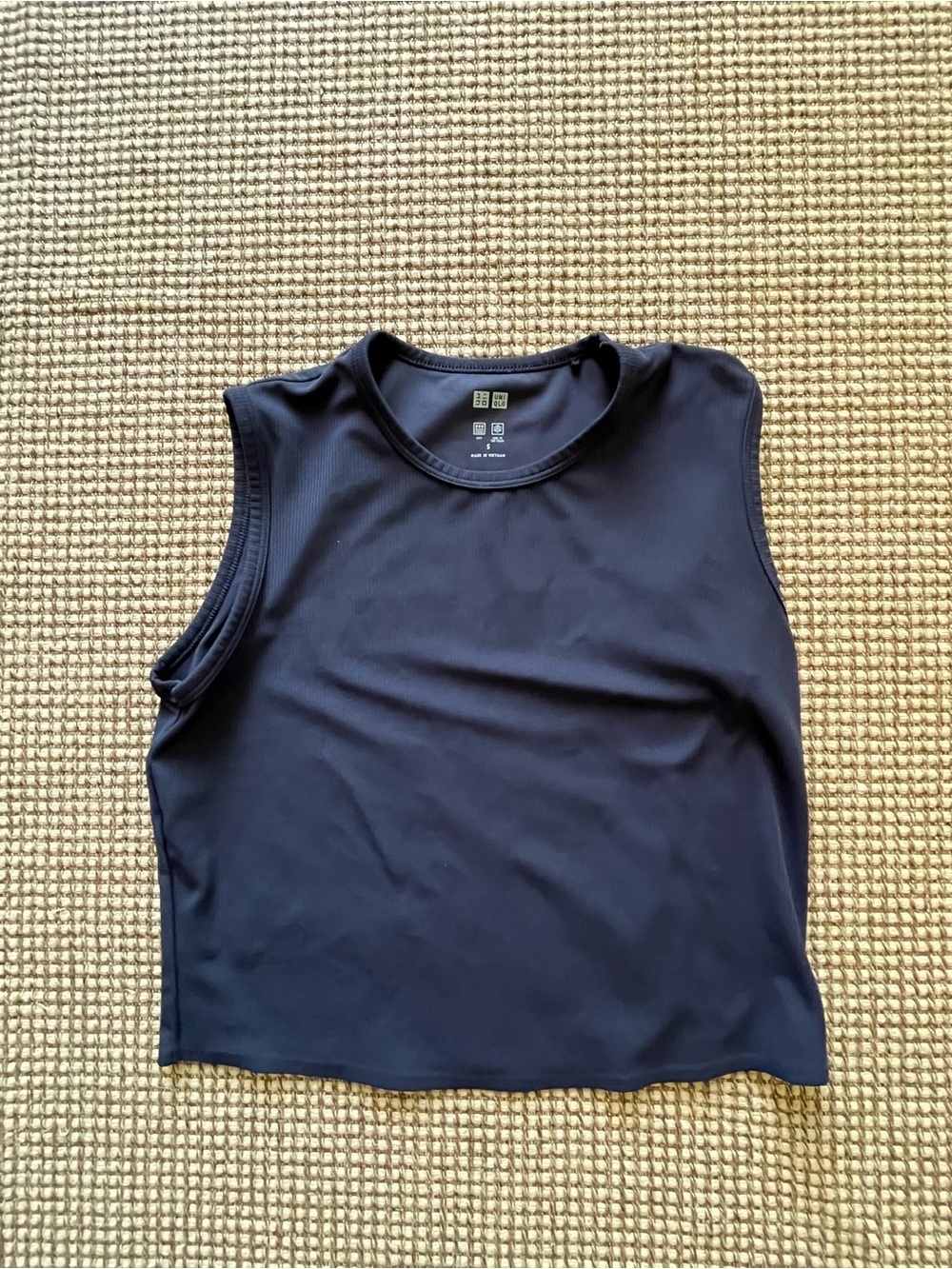Uniqlo Women’s Black Sleeveless Crewneck Cropped Tank
